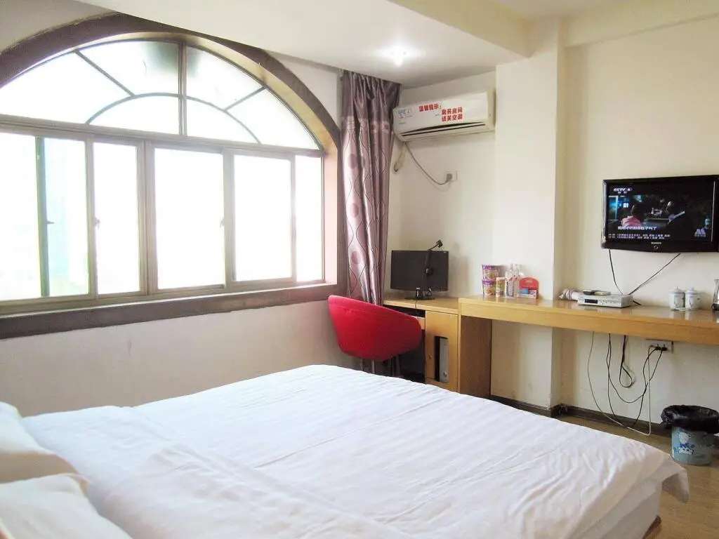 Хэчжоу: Hezhou E-age Hotel