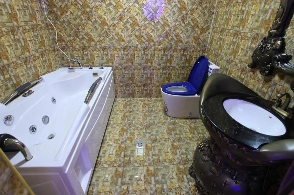 Сянси: Floral Hotel ·Fenghuang Grand Riverview