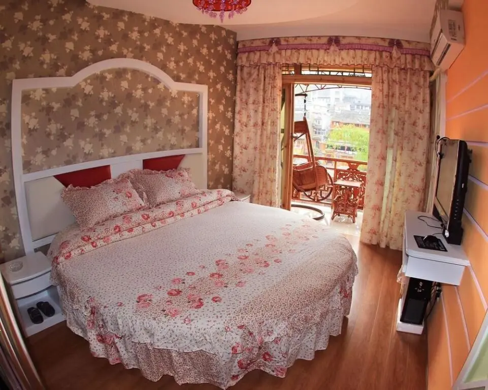 Сянси: Floral Hotel ·Fenghuang Grand Riverview
