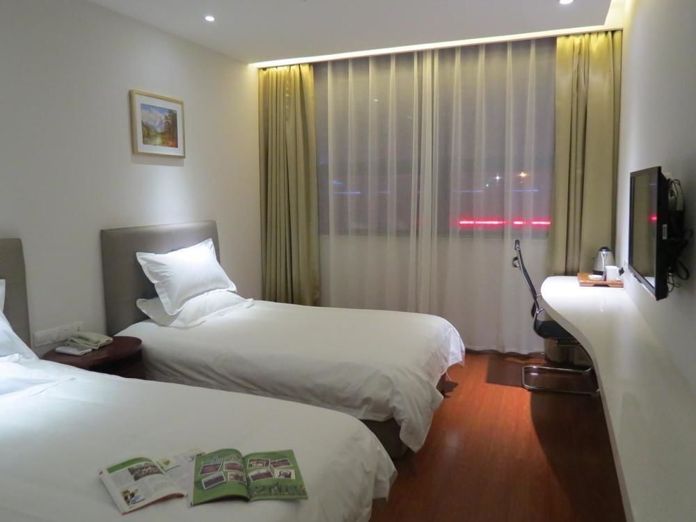 Наньтун: Yiting Si ji Hotel Nantong Gongnong North Road