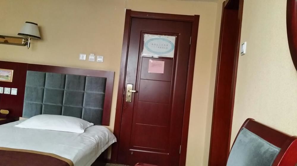 Пиндиншань: Pingdingshan Sports Village Business Hotel