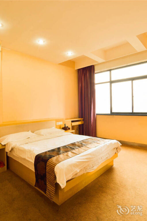 Сяньнин: Xianning Jia Yuan Business Hotel