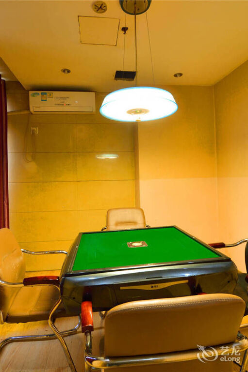 Сяньнин: Xianning Jia Yuan Business Hotel