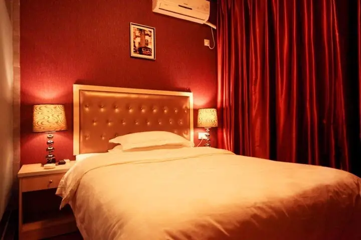 Чэнду: Chengdu Pinyi Minsheng Holiday Hotel