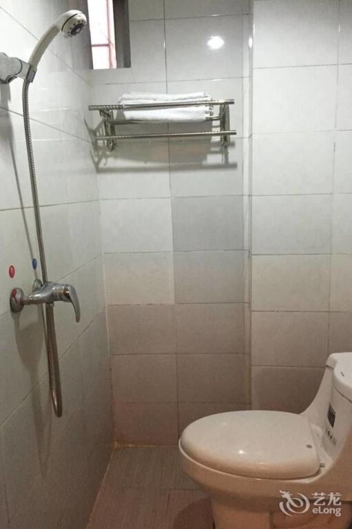 Гуйлинь: 桂林民富宾馆