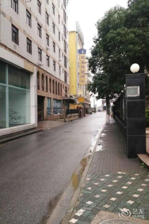 Шанхай: Home Inn South Bund