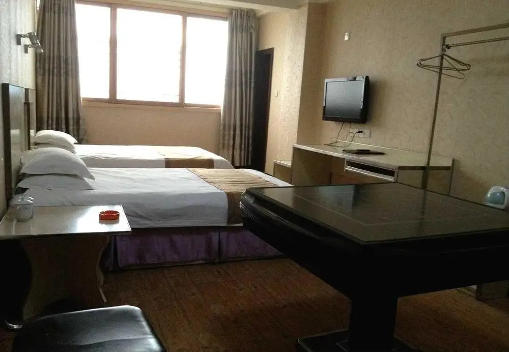 Luoyang New Shengguang Hotel — фото 1