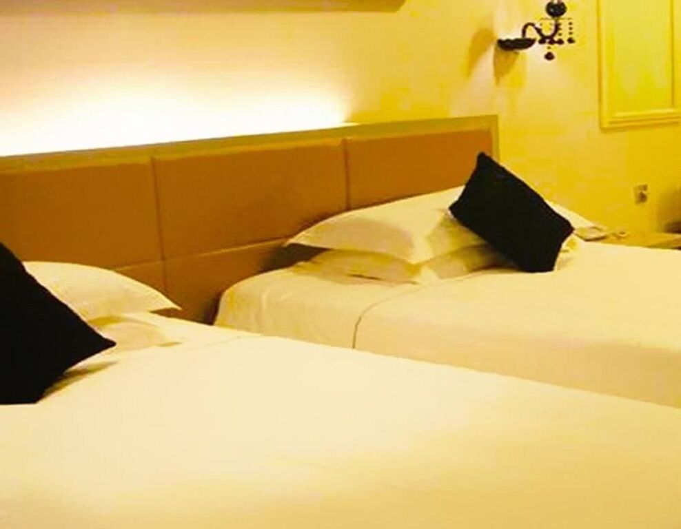 Жичжао: Century Sailboat Apartment Hotel