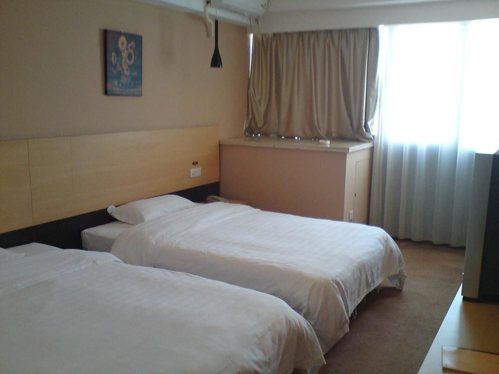 Шанхай: Homeinn Selected Hotel (Shanghai Baoshan Changlin Road Tonghe Xincun Subway Station)