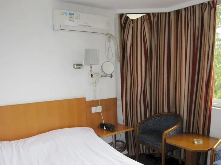 Шанхай: Shanghai Fengyuan Hotel