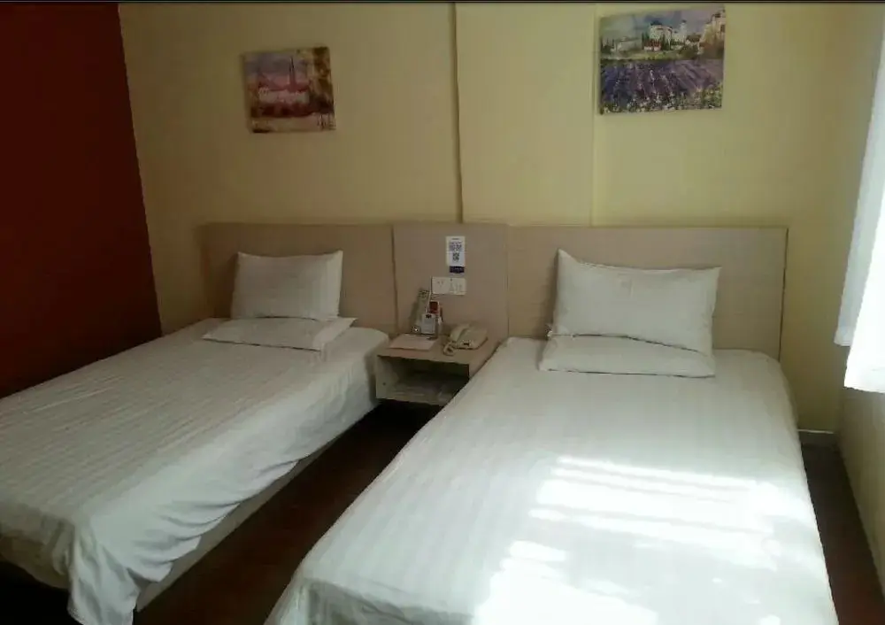 Шанхай: Hanting Express Kunshan Bailu Middle Road - Kunshan