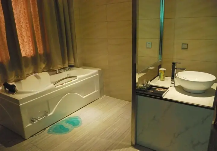 Ухань: Fuyuan Baihe Holiday Hotel