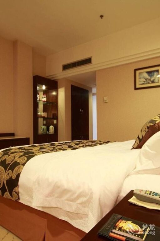 Xiongfei Holiday Hotel - Zigong — фото 1