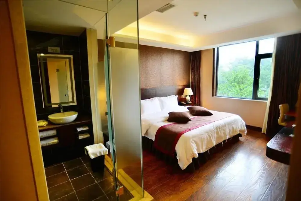Лешан: Phoenix Lake Impression Emei Hotel