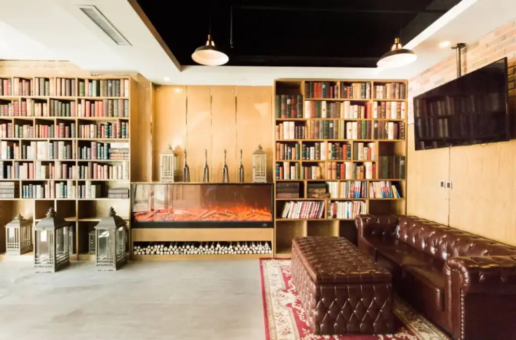 Баодин: James Joyce Coffetel Baoding Railway Station