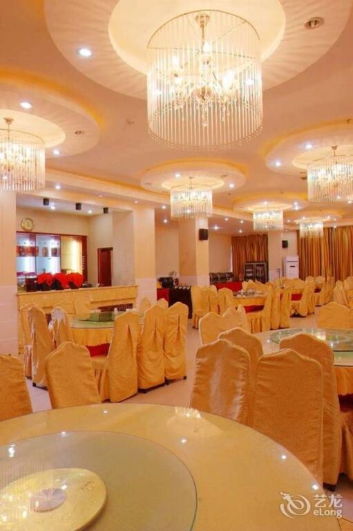 Чжанцзяцзе: Zhangjiajie Wind and Cloud Holiday Hotel