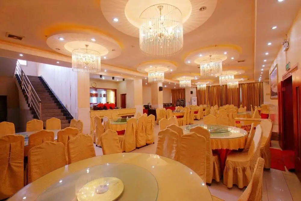 Чжанцзяцзе: Zhangjiajie Wind and Cloud Holiday Hotel