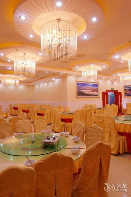 Чжанцзяцзе: Zhangjiajie Wind and Cloud Holiday Hotel