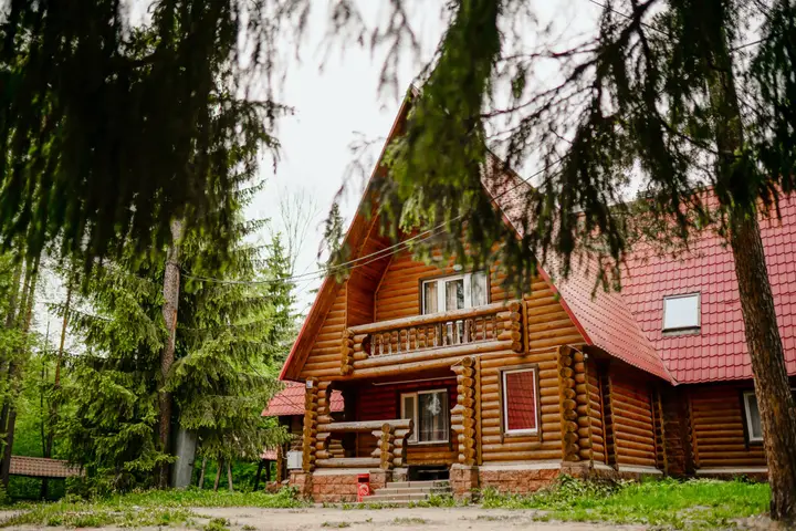 Светлое: Отель Гостиница Горнолыжного Курорта Красное Озеро