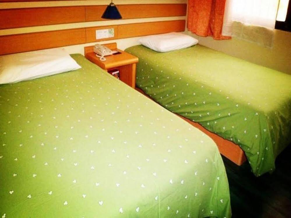 Фошань: Rujia Express Hotel