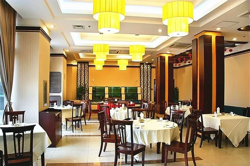 Цзинань: Hirun Jinan International