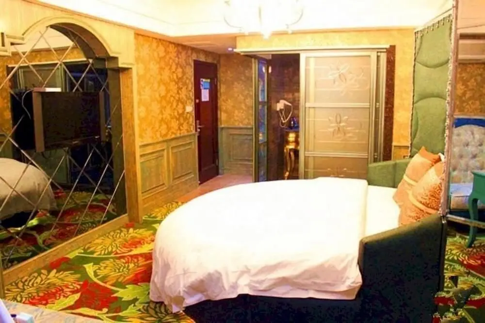 Мяньян: Golf Hotel