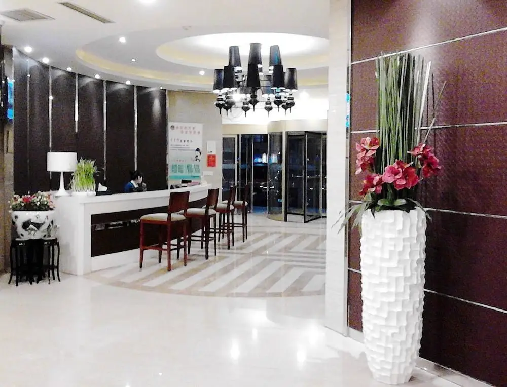 Zhengzhou Oak 5 Seasons Hotel — фото 1
