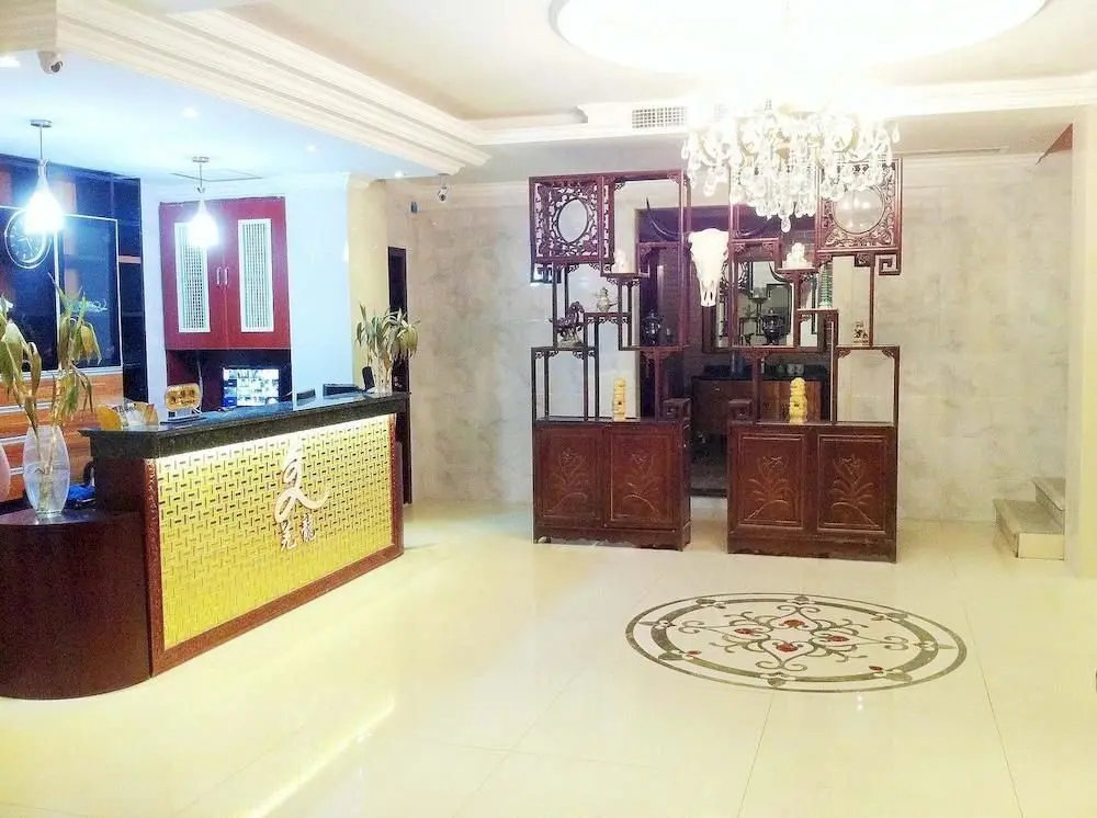 Фэньи: Qianglong Business Hotel - Maoxian