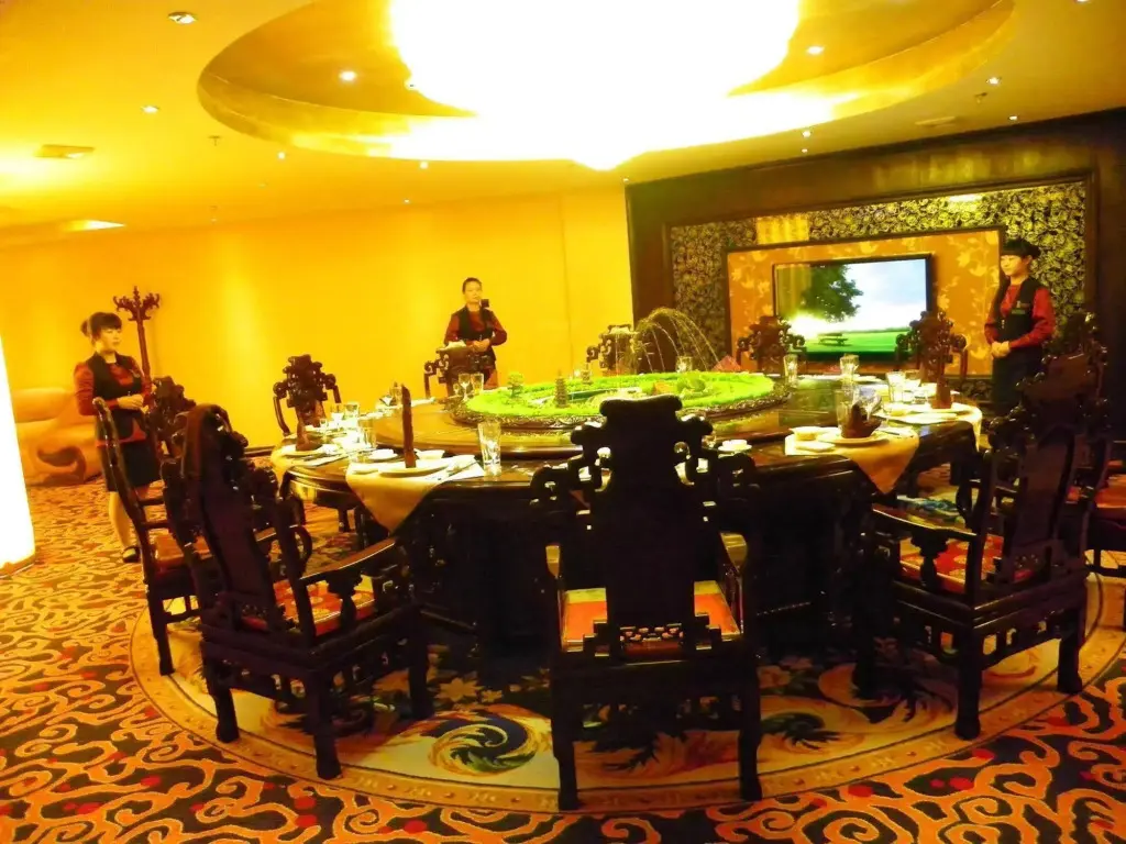 Чжунвэй: Xinhua International Hotel