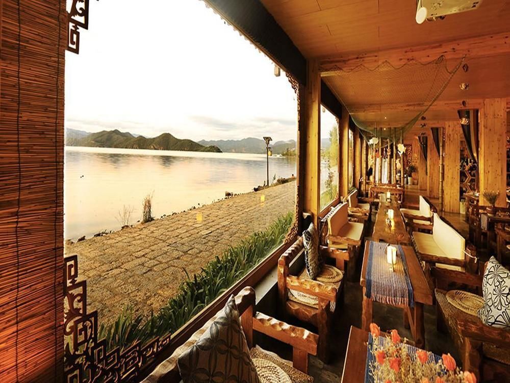 Лицзян: Lugu Lake Confused Years Inn