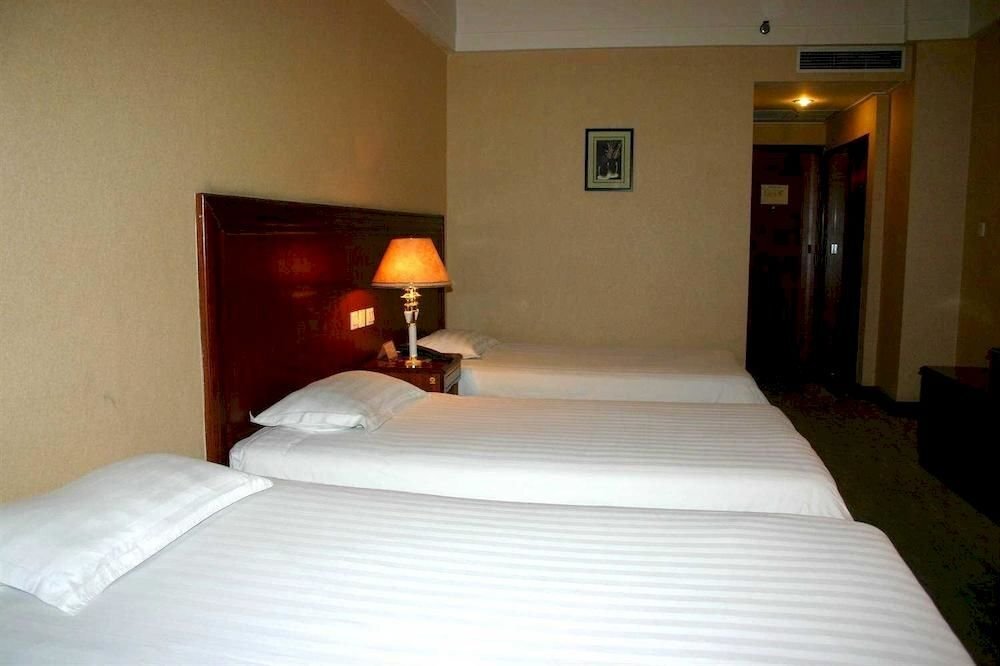 Henan Textile Hotel — фото 1