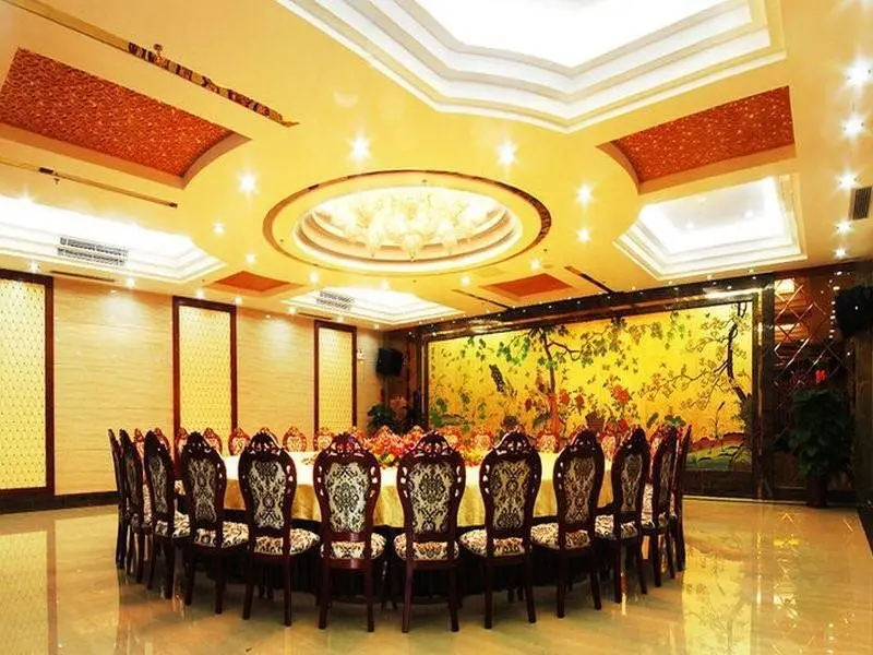 Junhong Hotel — фото 1