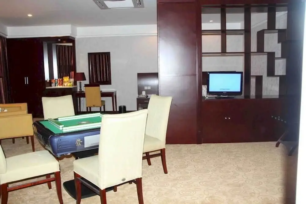 Ляньюньган: Fuqiang International Hotel