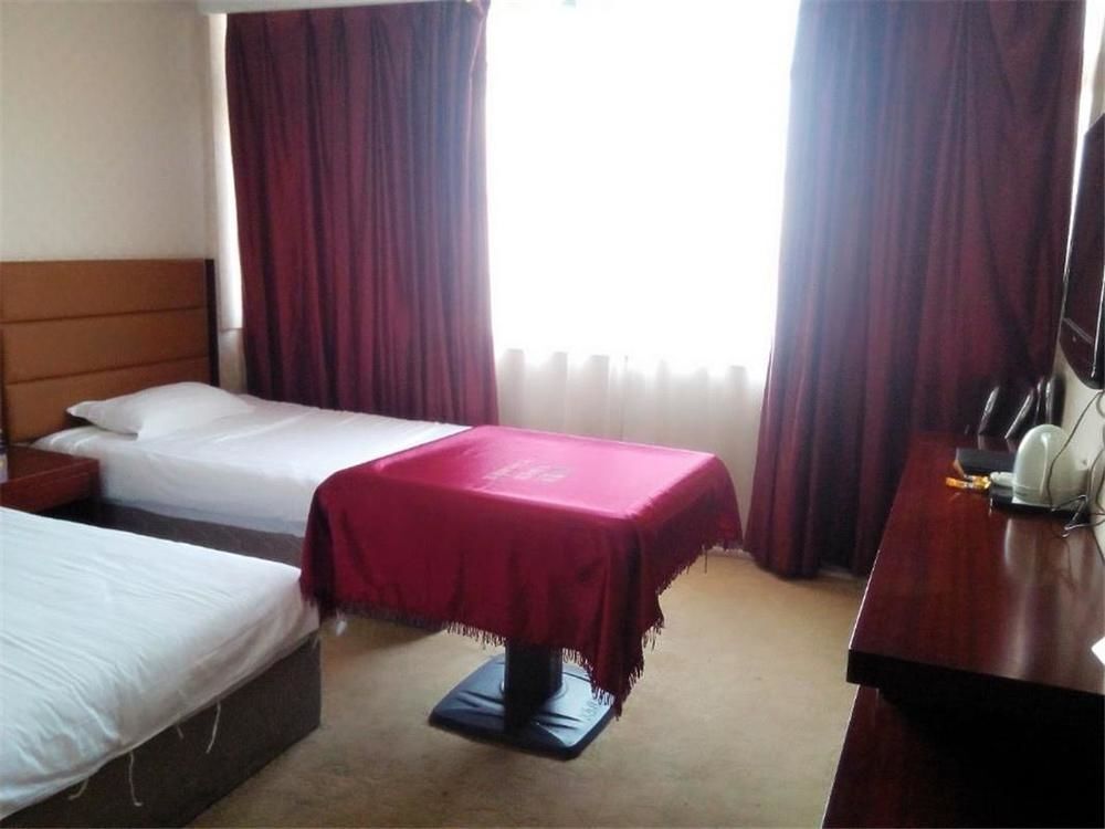 Кайфын: Zhaoxing Business Hotel