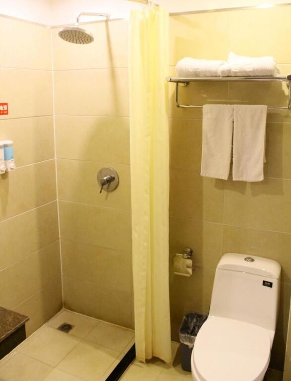 Кайфын: Zhaoxing Business Hotel