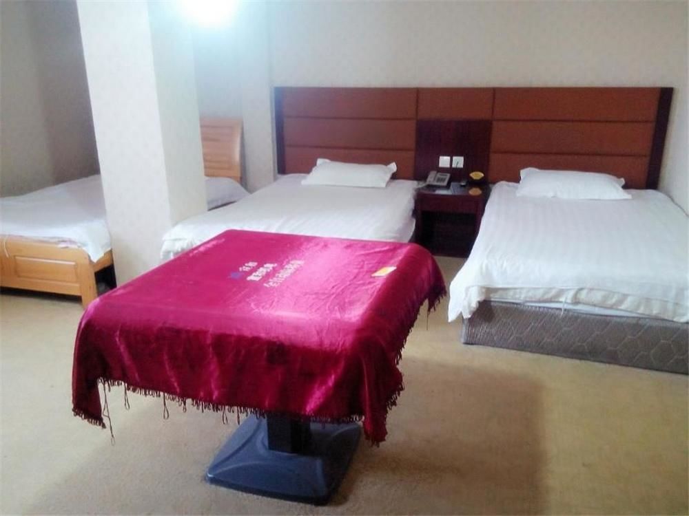 Кайфын: Zhaoxing Business Hotel