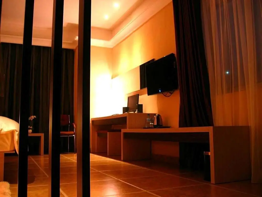 Яньтай: Yilai Hotel (Yantai Railway Station)
