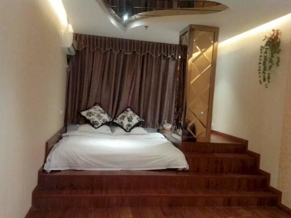 Jingjiang Shuiyue Qinghua Hotel — фото 1