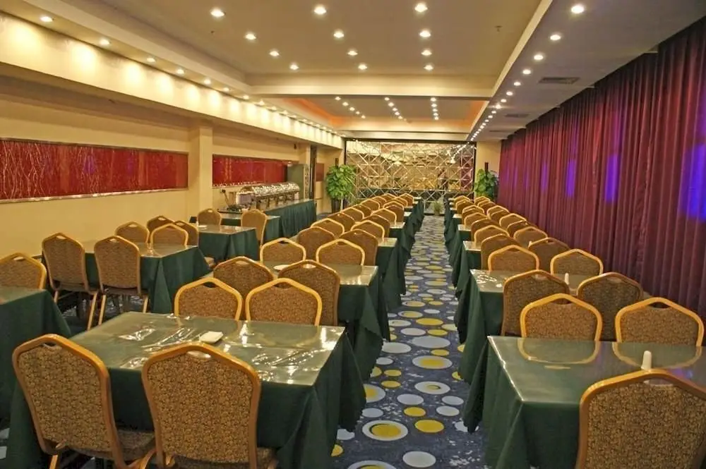 Чжэнчжоу: Jiutian Fashion Hotel (Zhengzhou Dashi Bridge)