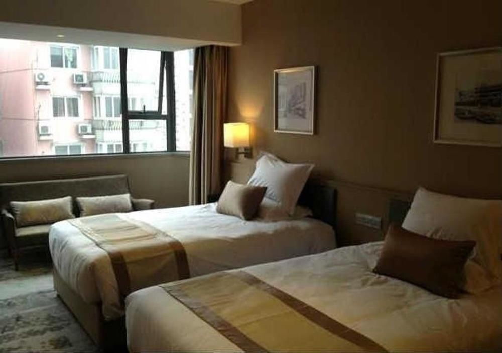 Шанхай: Shanghai Xujiahui 80,000 Stadium Quli Hotel