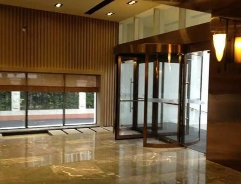 Шанхай: Shanghai Xujiahui 80,000 Stadium Quli Hotel