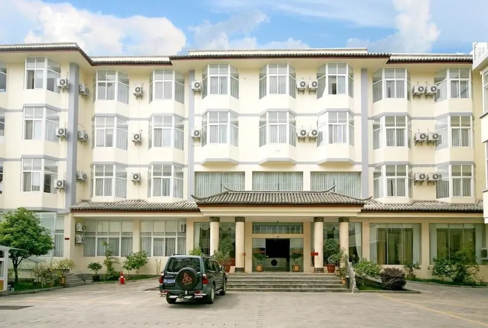Баошань: Tengchong Shun Xing Business Hotel