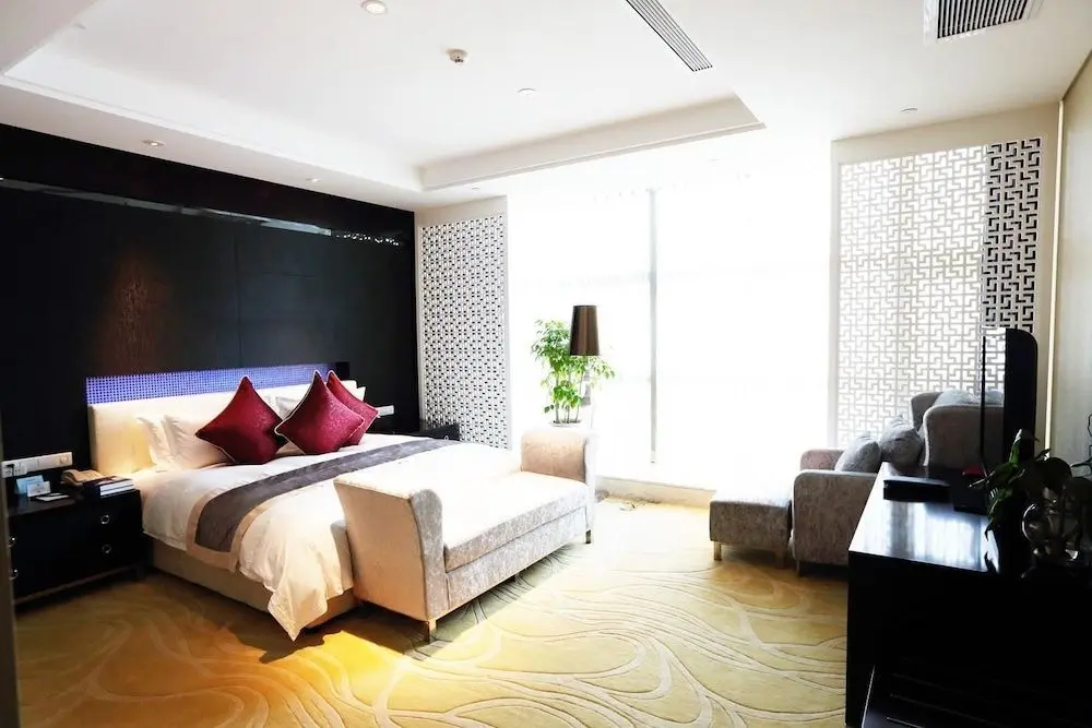 Нинбо: Offshore Platform Hotel
