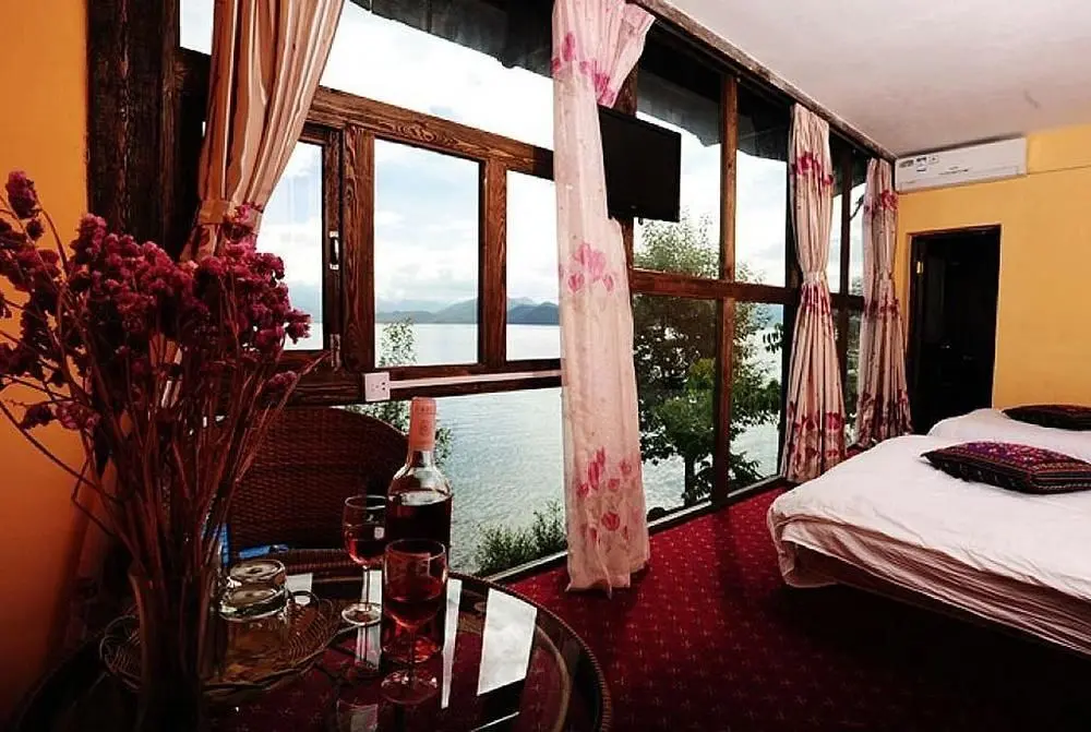 Лицзян: Lijiang Lugu Lake Nv'er Garden Hotel