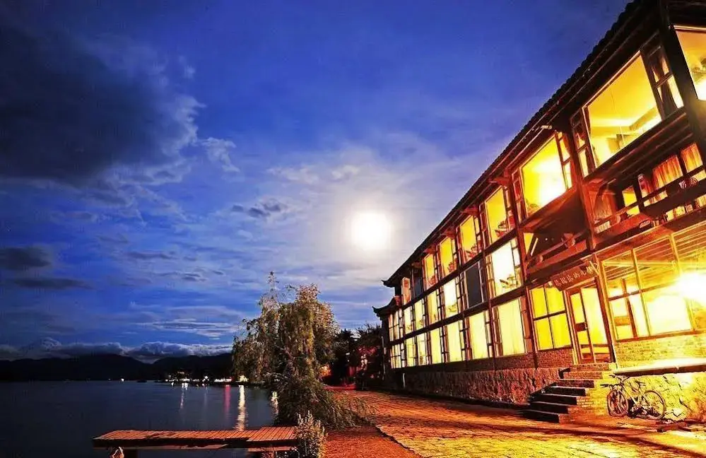 Лицзян: Lijiang Lugu Lake Nv'er Garden Hotel