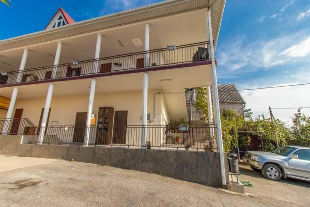 Геленджик: Guesthouse Leon