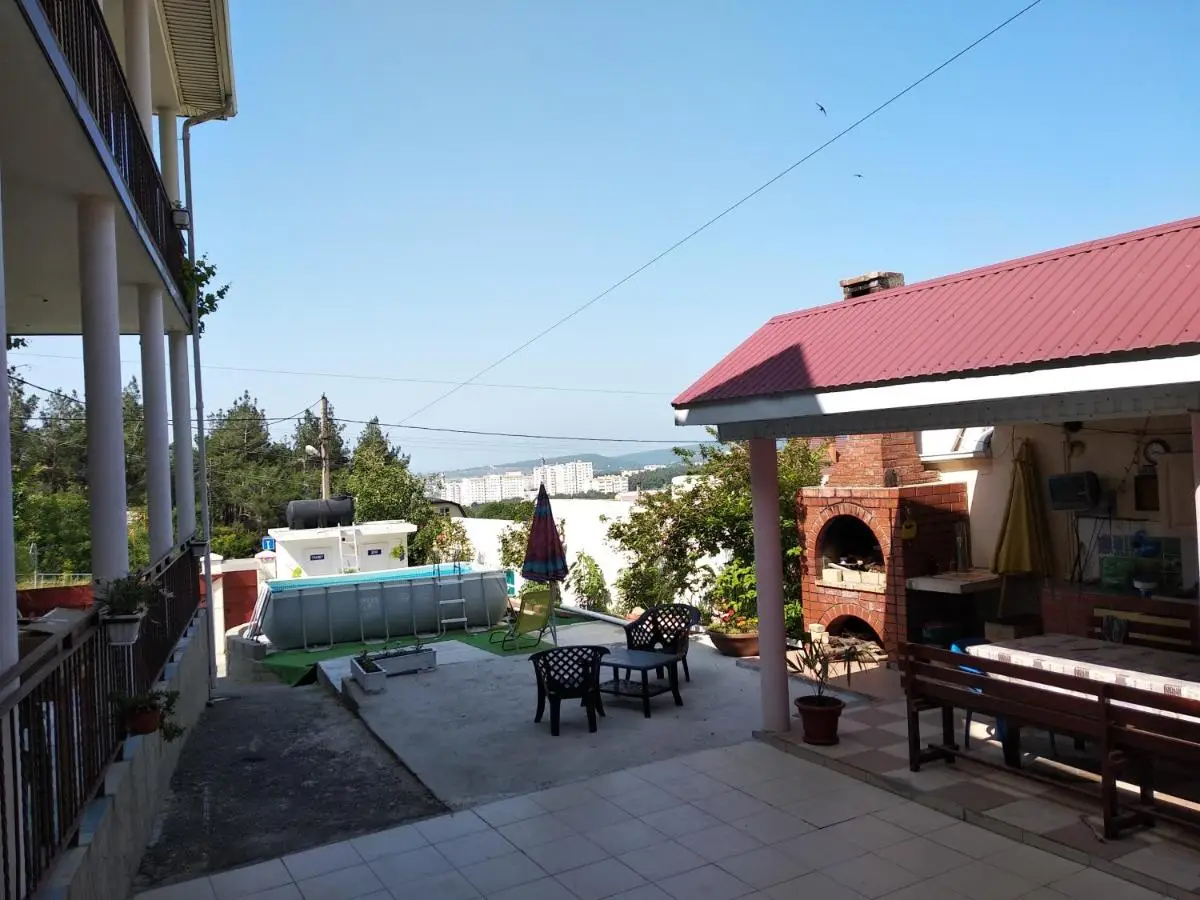 Геленджик: Guesthouse Leon