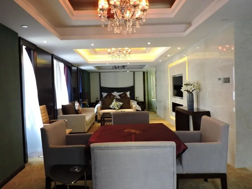 Four Seasons Huating Hotel — фото 1