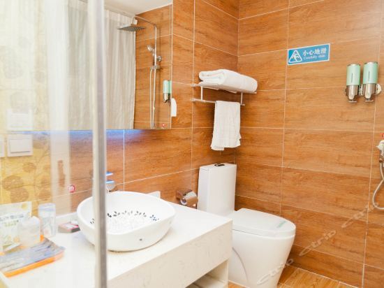 Дунъин: Yuhao Theme Hotel (Dongying Baolong City Plaza)