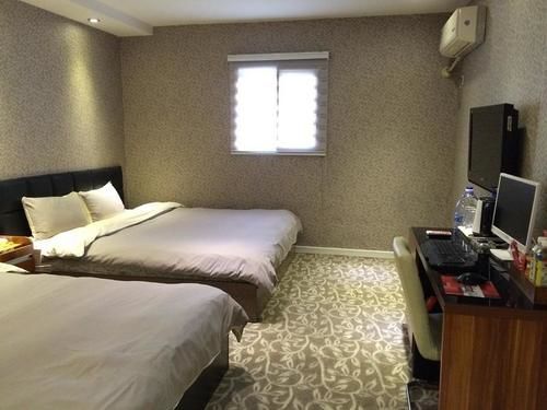 Дунъин: Yuhao Theme Hotel (Dongying Baolong City Plaza)